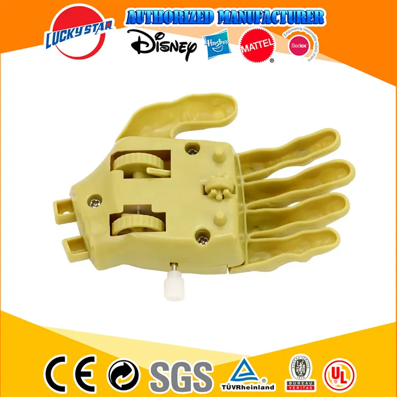 2020 Hot Sales Halloween Novelty Gifts Toys Wind up Cartoon Clockwork Kids Broken Arm Hand Party Favor